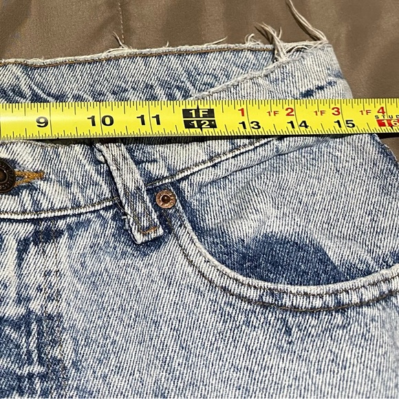 Vintage Levi 550 Relaxed Fit Distressed Jeans, Size 34x30 - Picture 9 of 12